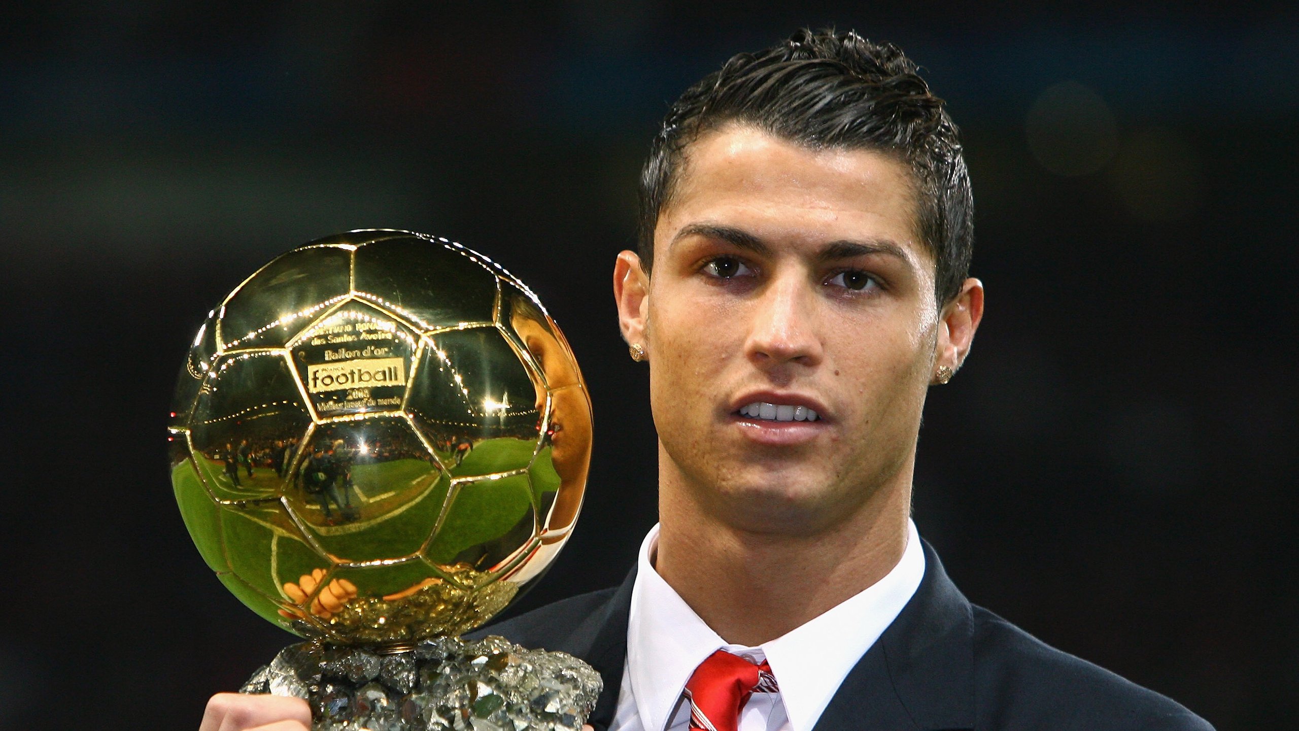 开云体育中国官网-球场荣耀：那些屹立不倒的传奇人物，球场风云荣耀征程